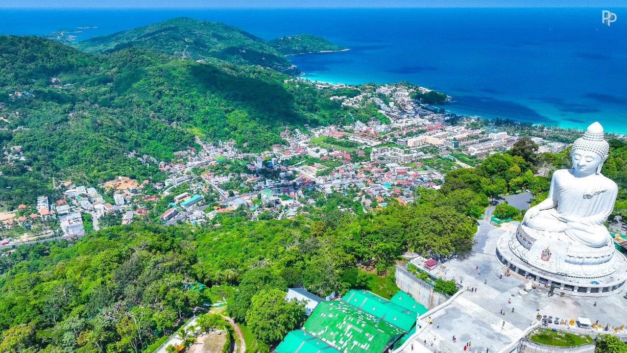 Phuket tops Lonely Planet’s Best in Travel 2026, highlighting its stunning beaches and rich cultural charm.